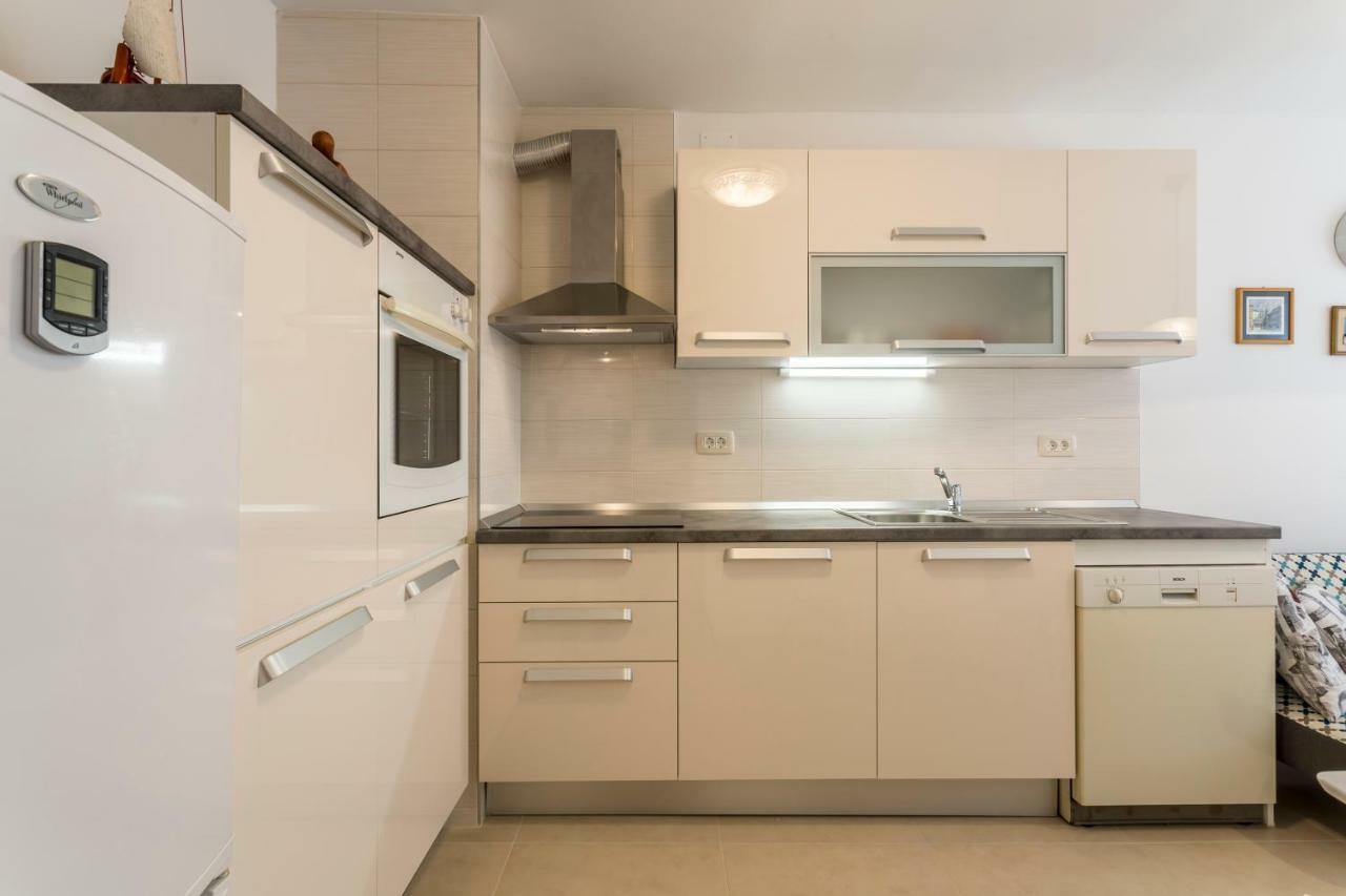 Modern Apartment Near The Beach And Center Of Split Exterior photo